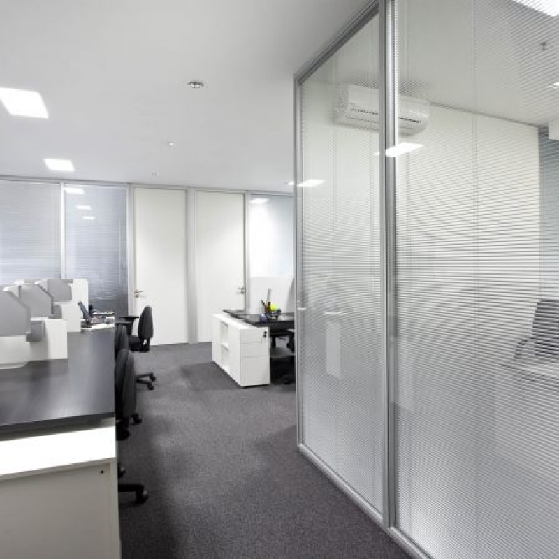 Empresa Que Faz Divisória de Vidro Jateado Butantã - Divisórias em Vidro para Interiores